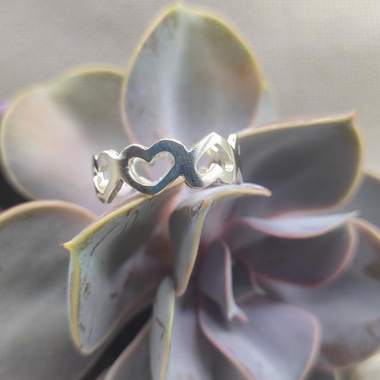 Anello fascia con cuori in argento 925 - MAYURA