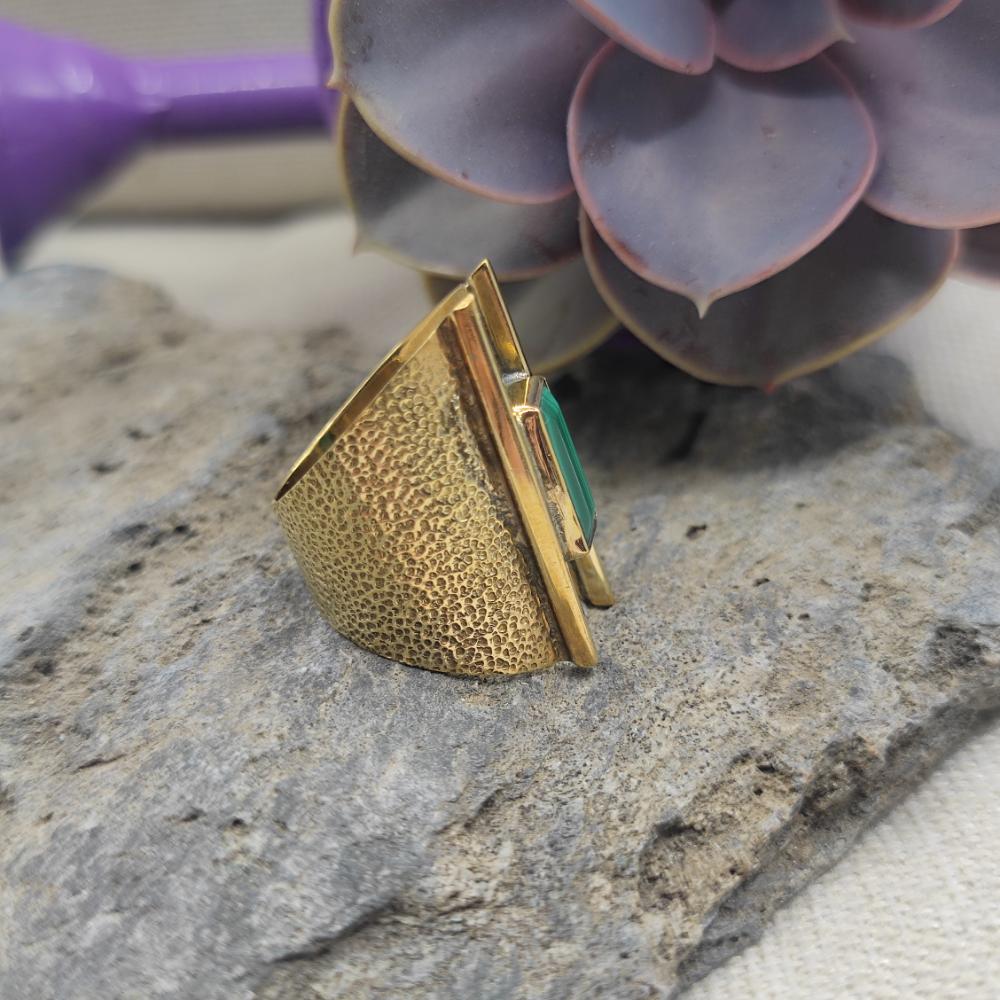ANELLO a fascia in ottone con malachite - SAMIR