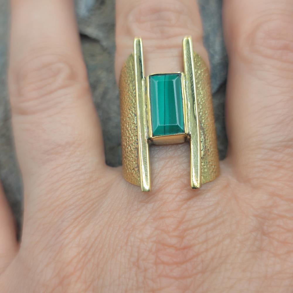 ANELLO a fascia in ottone con malachite - SAMIR