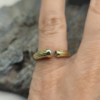 Anello in ottone con pietra di luna - ESHA