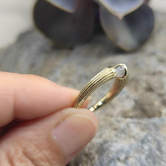 Anello in ottone con pietra di luna - ESHA
