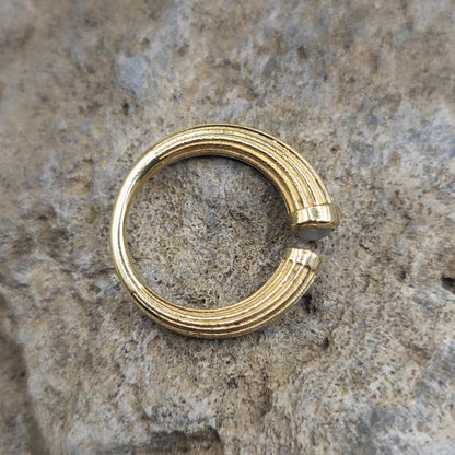 Anello in ottone con pietra di luna - ESHA