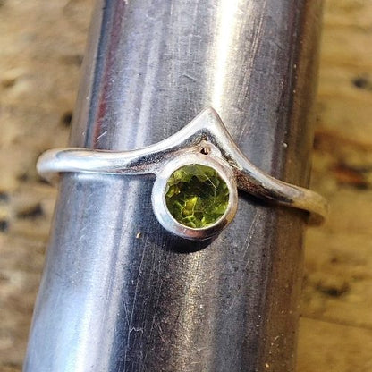 Anello etnico in argento 925 con pietra - GWALIOR – peridoto