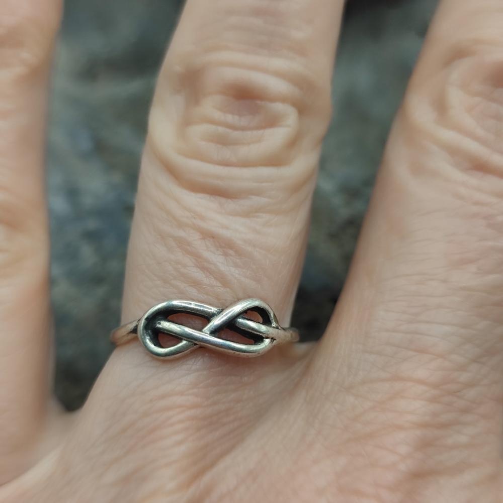Anello in argento 925 con infinito - ELIRA