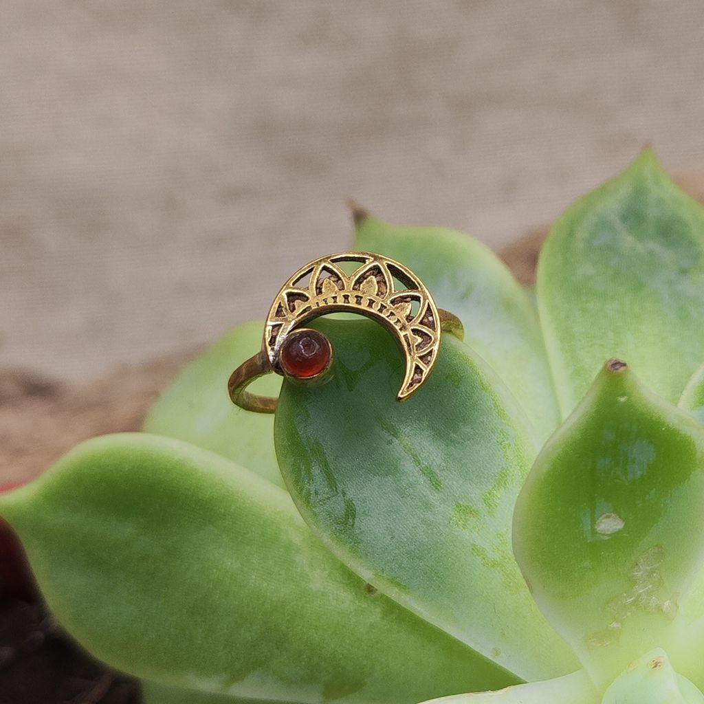 Brass ring with crescent moon and amethyst - PAMUR