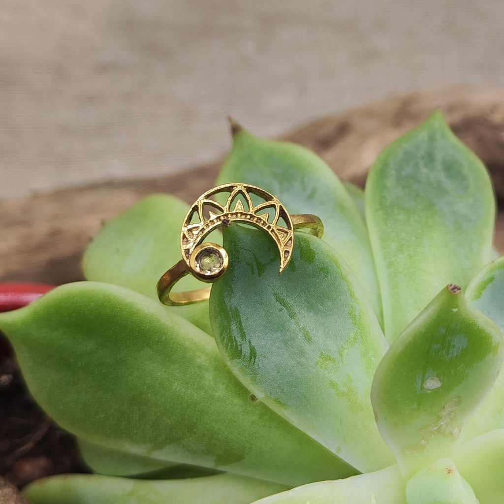 Brass ring with crescent moon and amethyst - PAMUR