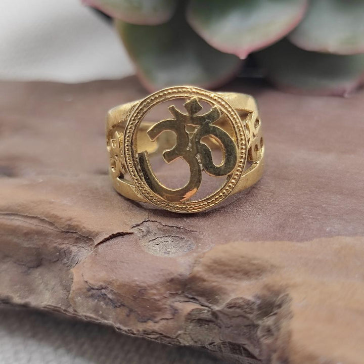 ANELLO etnico in ottone con mantra OM - PEDANHA