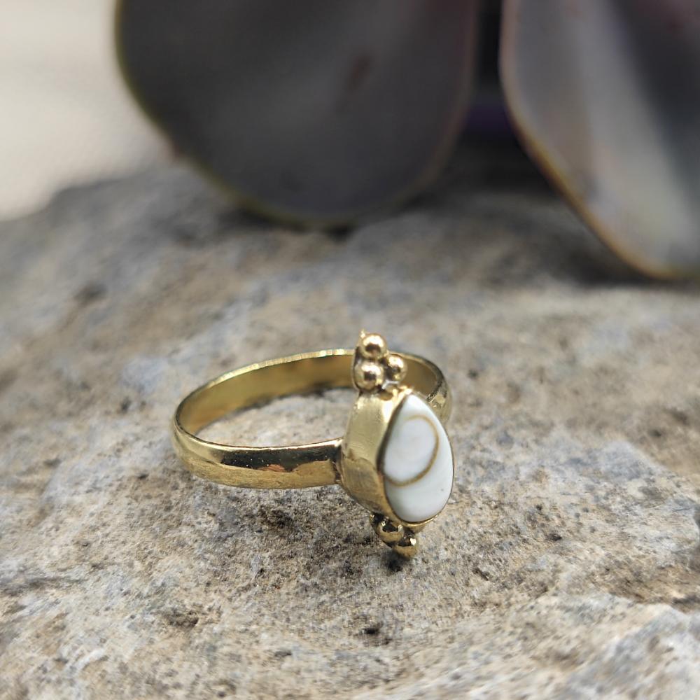 Anello in ottone con occhio di Santa Lucia - CHETANA