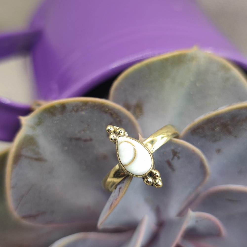 Anello in ottone con occhio di Santa Lucia - CHETANA