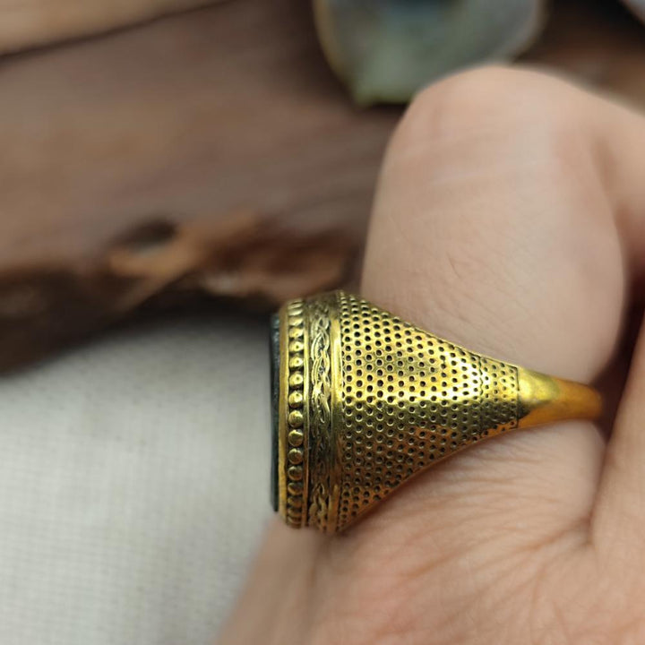 ANELLO etnico a fascia in ottone con pietra - DHENKA