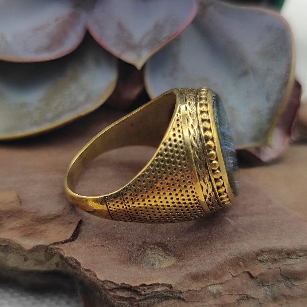 ANELLO etnico a fascia in ottone con pietra - DHENKA
