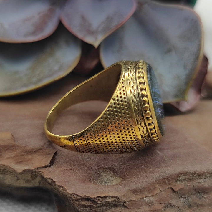 ANELLO etnico a fascia in ottone con pietra - DHENKA