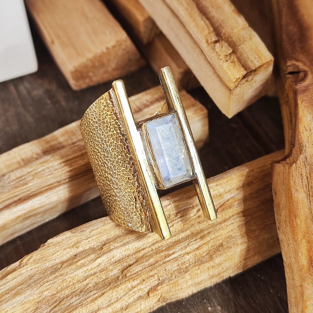ANELLO a fascia in ottone con pietra - SAMIR – pietra di luna