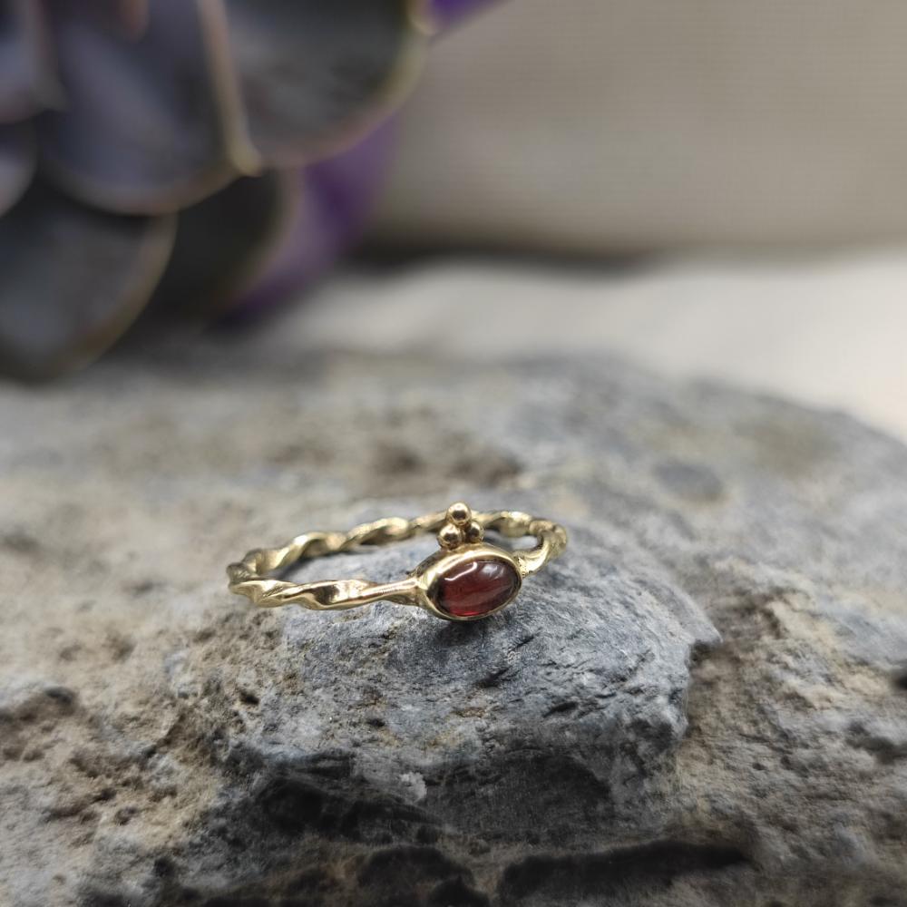 Anello in ottone con granato - RAJASMI