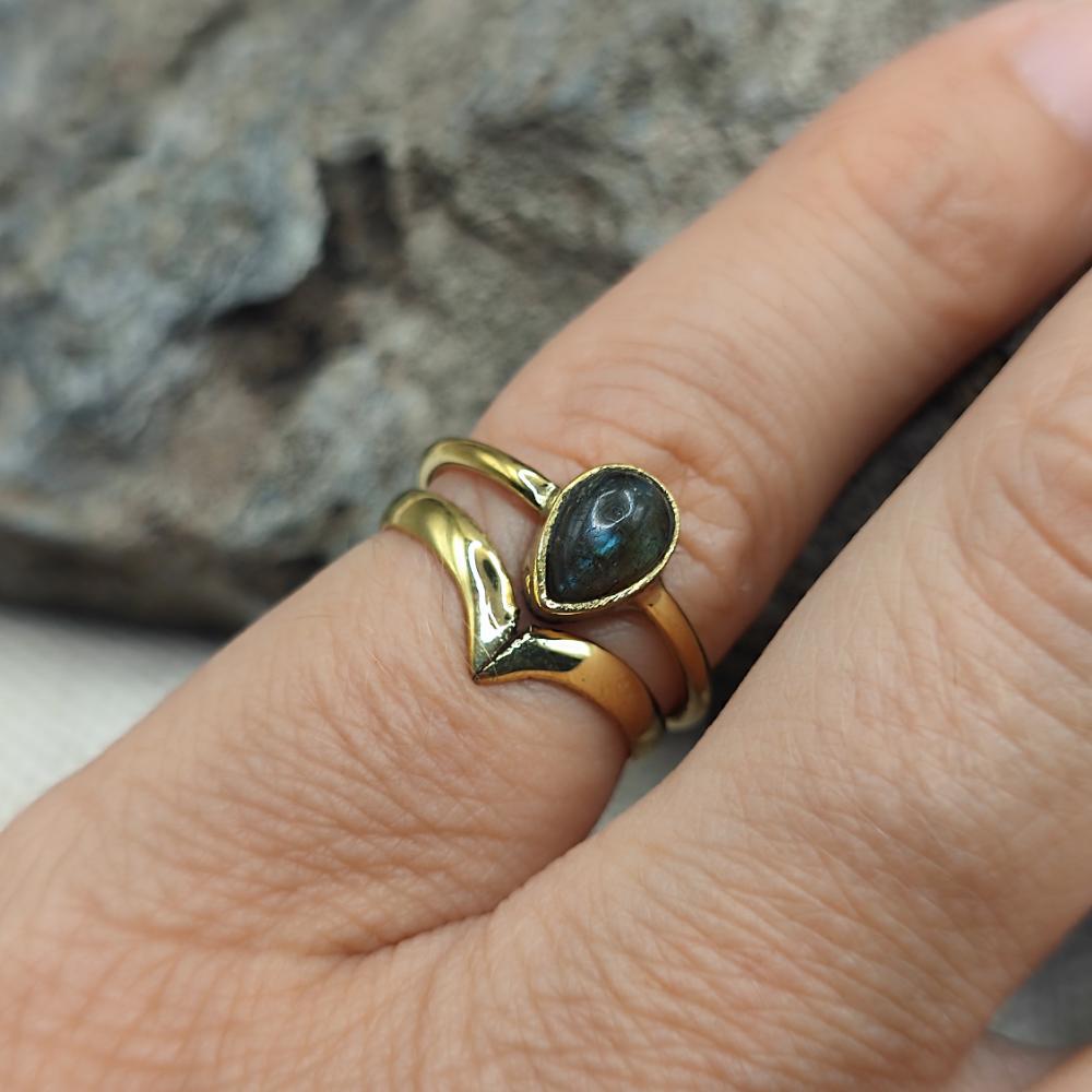 Anello etnico in ottone con labradorite - DHANANJAY