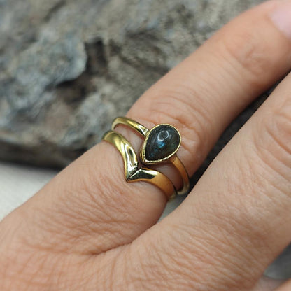 Anello etnico in ottone con labradorite - DHANANJAY