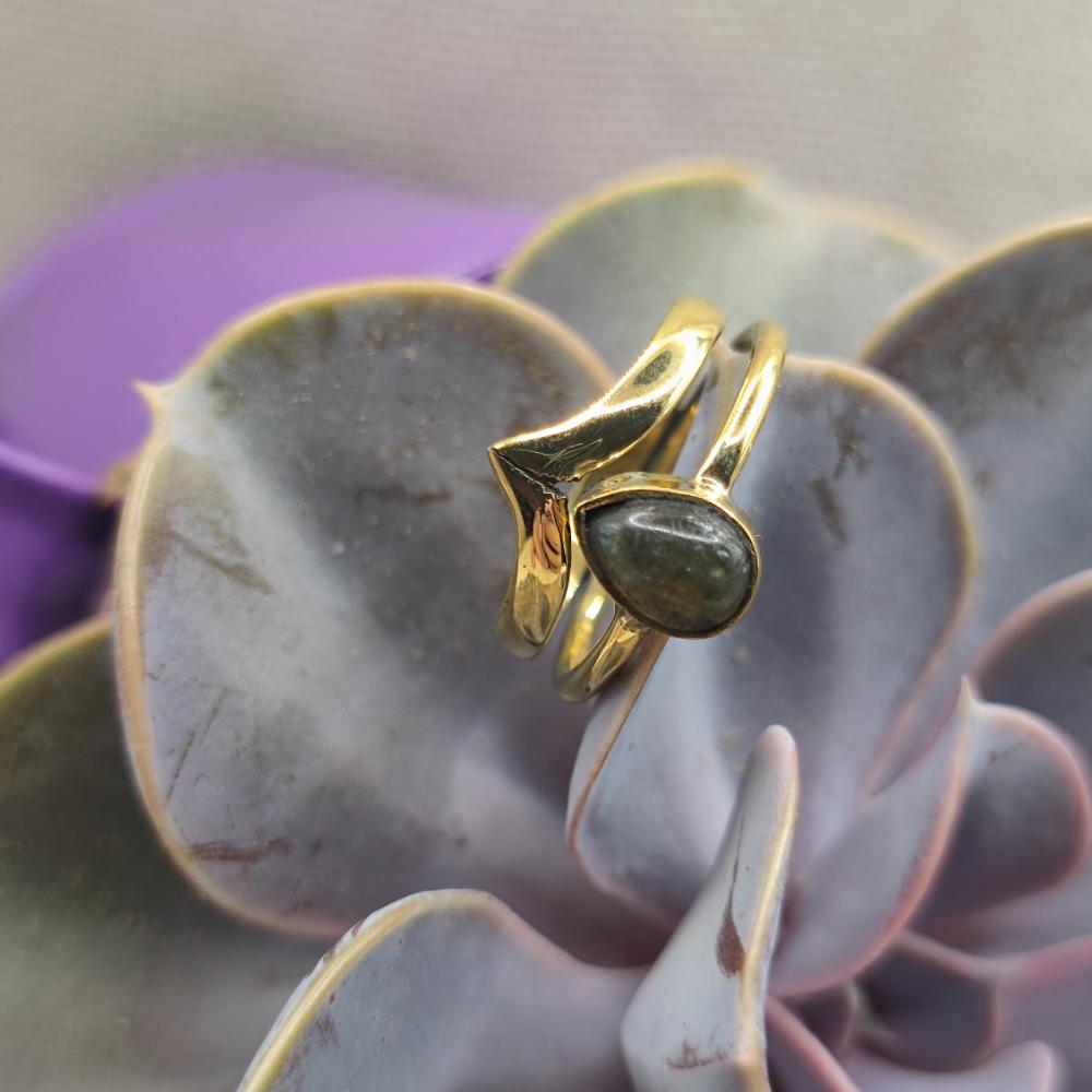 Anello etnico in ottone con labradorite - DHANANJAY