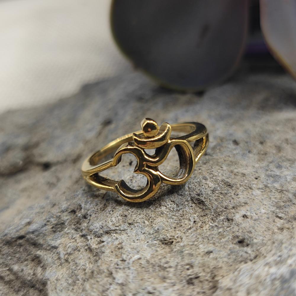 Anello etnico in ottone con mantra OM - DHARMA