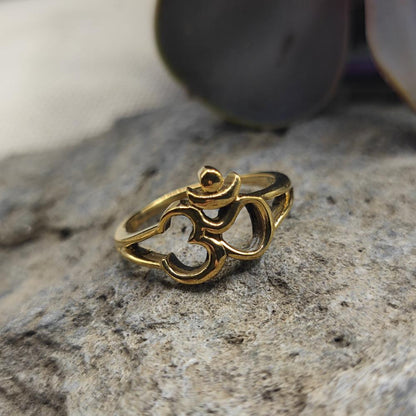Anello etnico in ottone con mantra OM - DHARMA