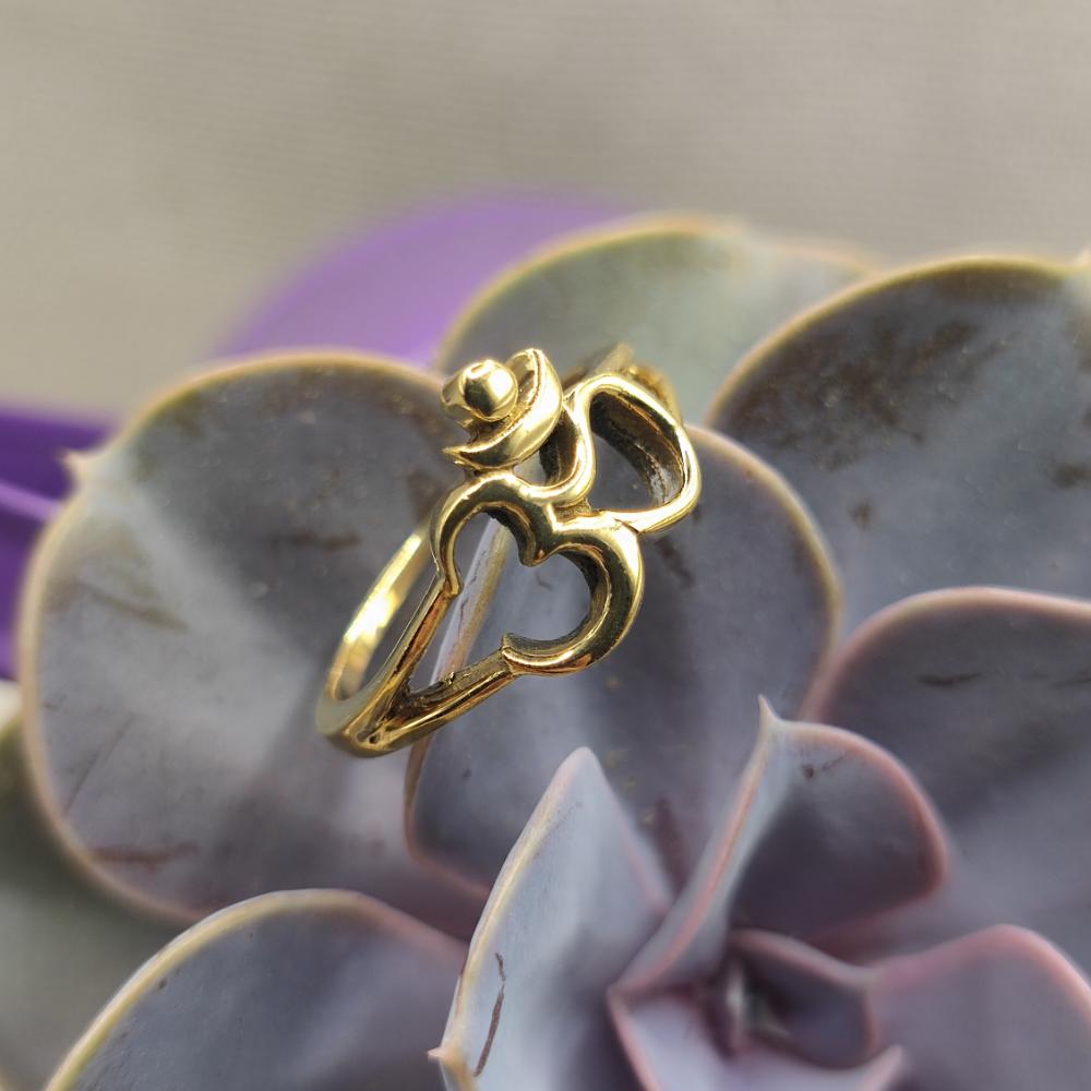Anello etnico in ottone con mantra OM - DHARMA