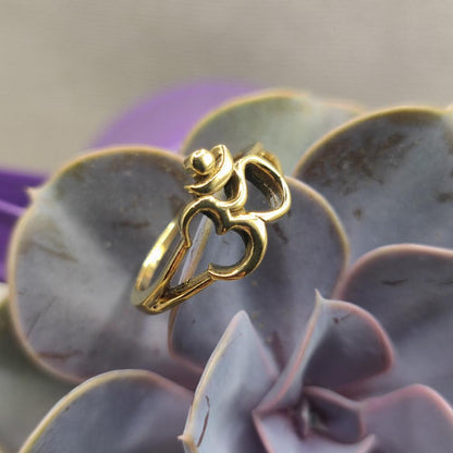 Anello etnico in ottone con mantra OM - DHARMA
