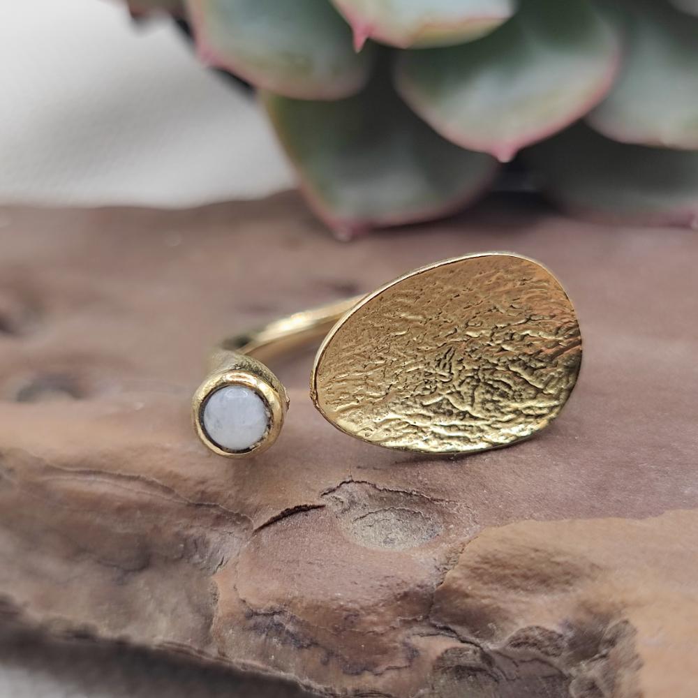 ANELLO etnico in ottone con pietra di luna - PEDDAPURA