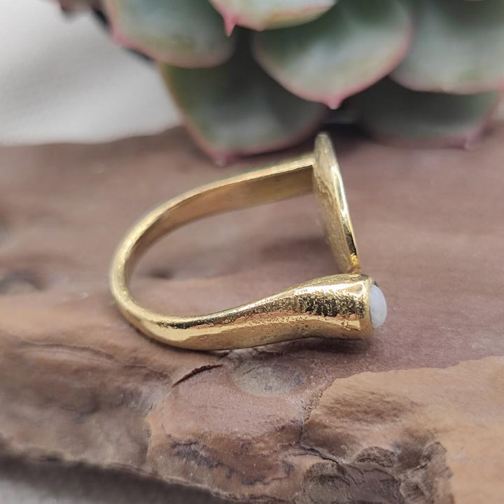 ANELLO etnico in ottone con pietra di luna - PEDDAPURA