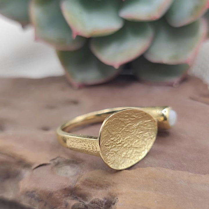 ANELLO etnico in ottone con pietra di luna - PEDDAPURA