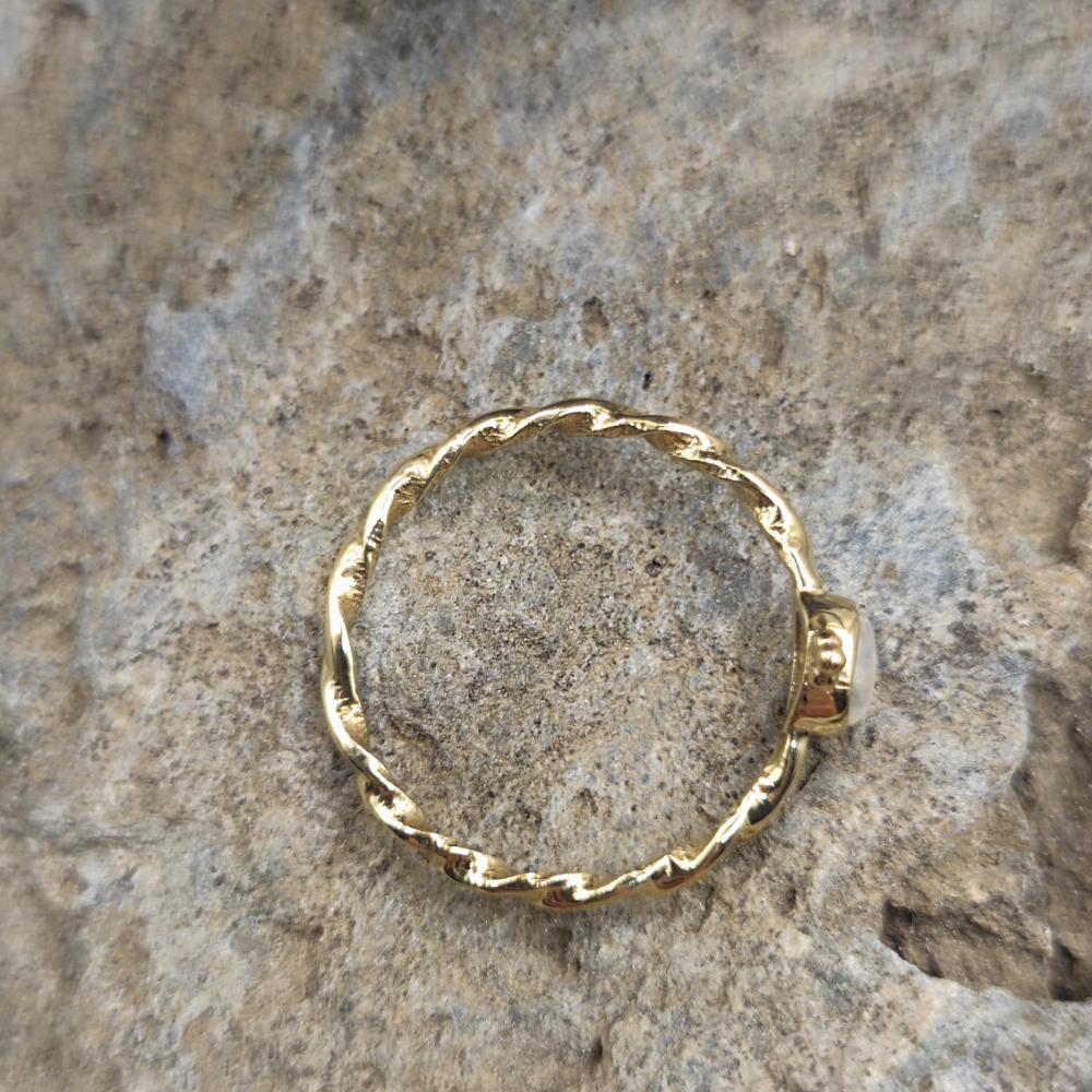 Anello in ottone con pietra di luna - RAJASMI
