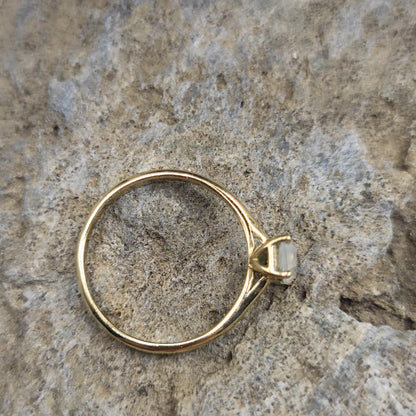 Anello in ottone con pietra di luna - VAYANTARA