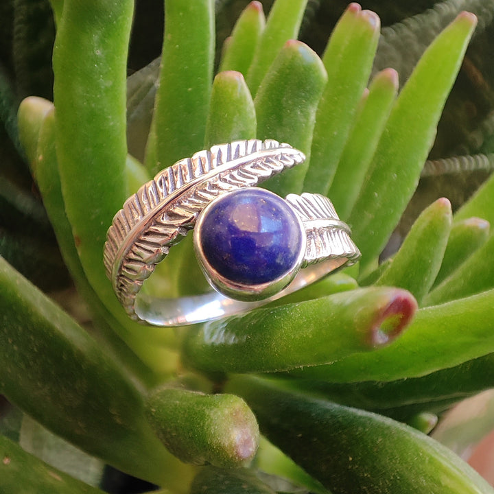 Anello Artigianale in Argento 925 con Lapislazzuli – Design Piuma