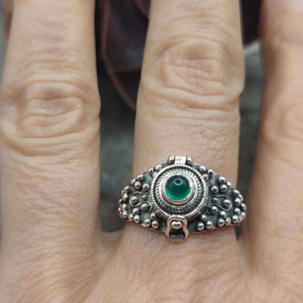Anello veleno apribile in argento con agata verde - ZAHIJRA