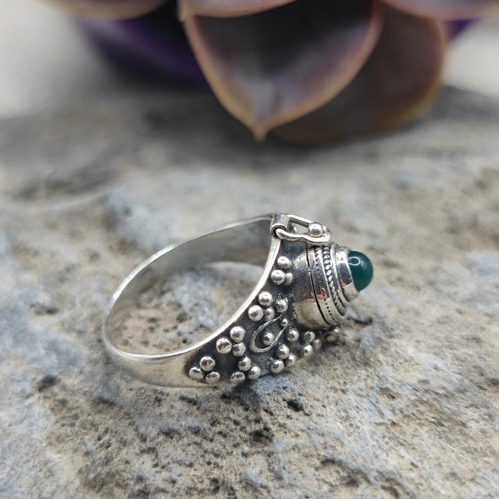 Anello veleno apribile in argento con agata verde - ZAHIJRA