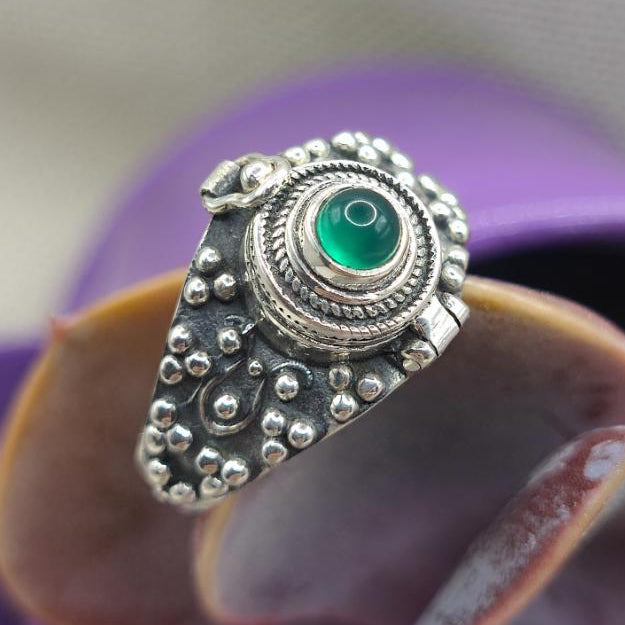 Anello veleno apribile in argento con agata verde - ZAHIJRA