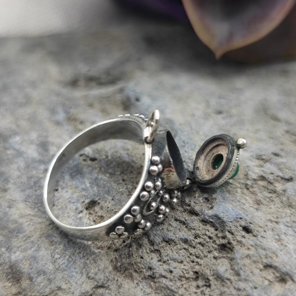 Anello veleno apribile in argento con agata verde - ZAHIJRA