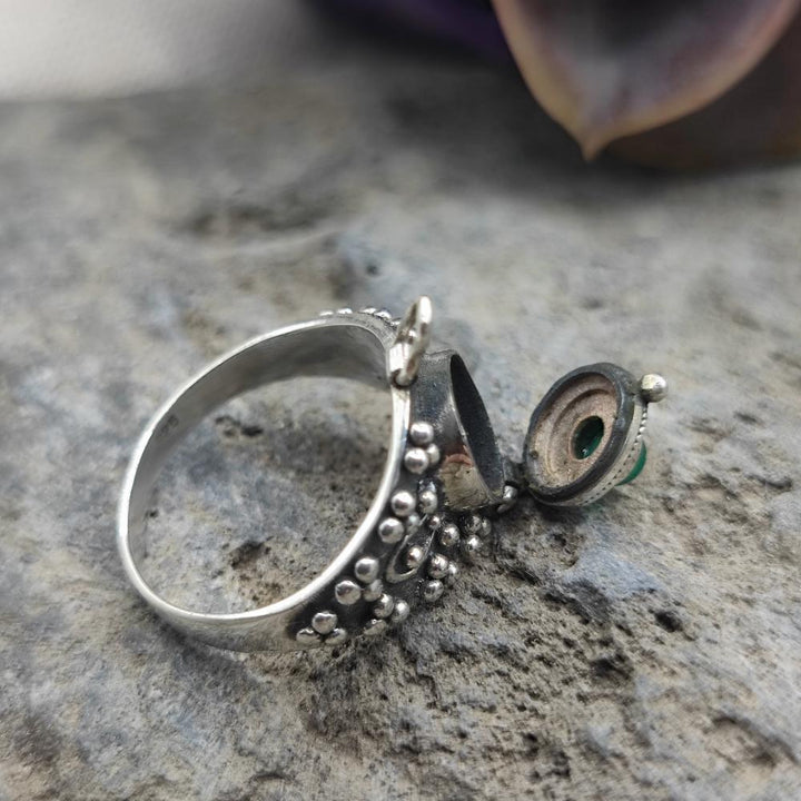 Anello veleno apribile in argento con agata verde - ZAHIJRA