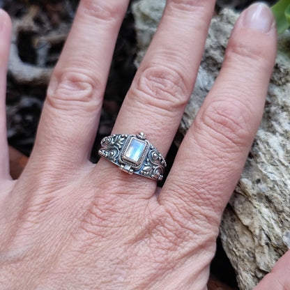 Anello veleno con pietra in argento 925 - AKAI