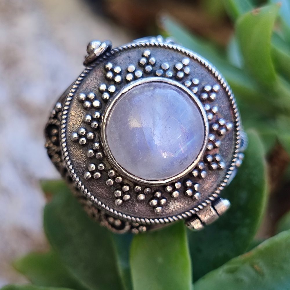 Anello veleno in argento 925 con pietra DABHOL – pietra di luna