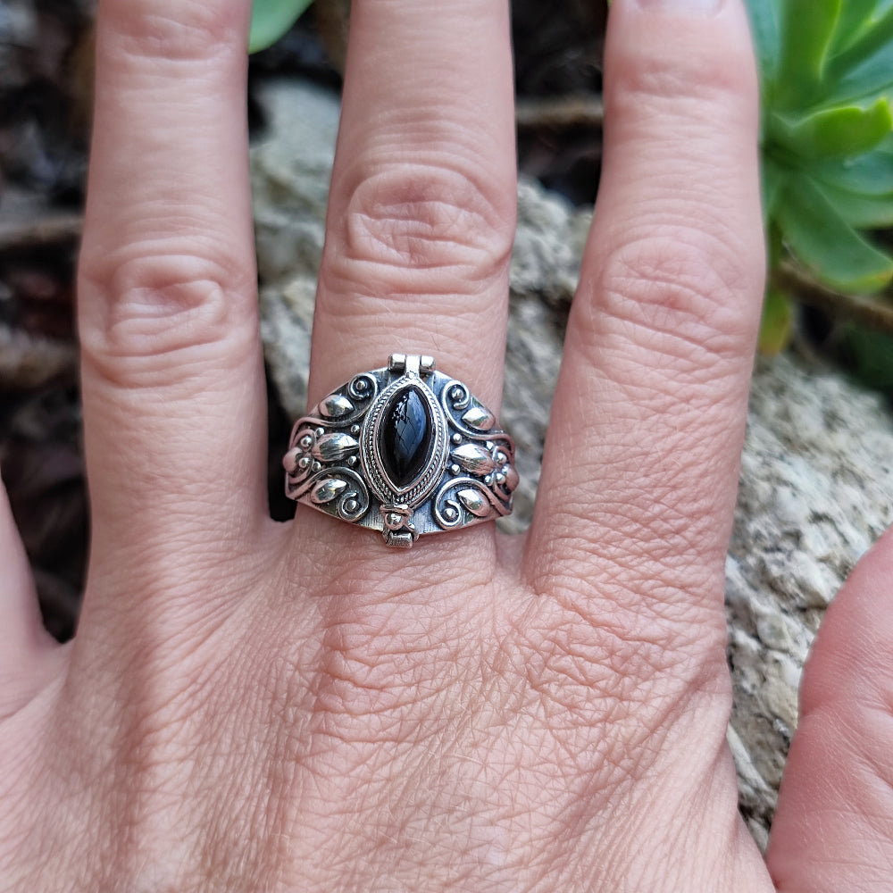 Anello veleno con pietra in argento 925 - KACHNAR