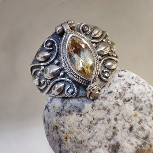 Anello veleno con pietra in argento 925 - KACHNAR – quarzo citrino