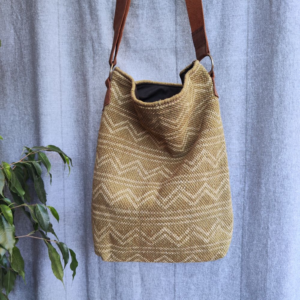 Borsa tracolla JAMDANI artigianale realizzato in cotone e timbratura – immagine3
