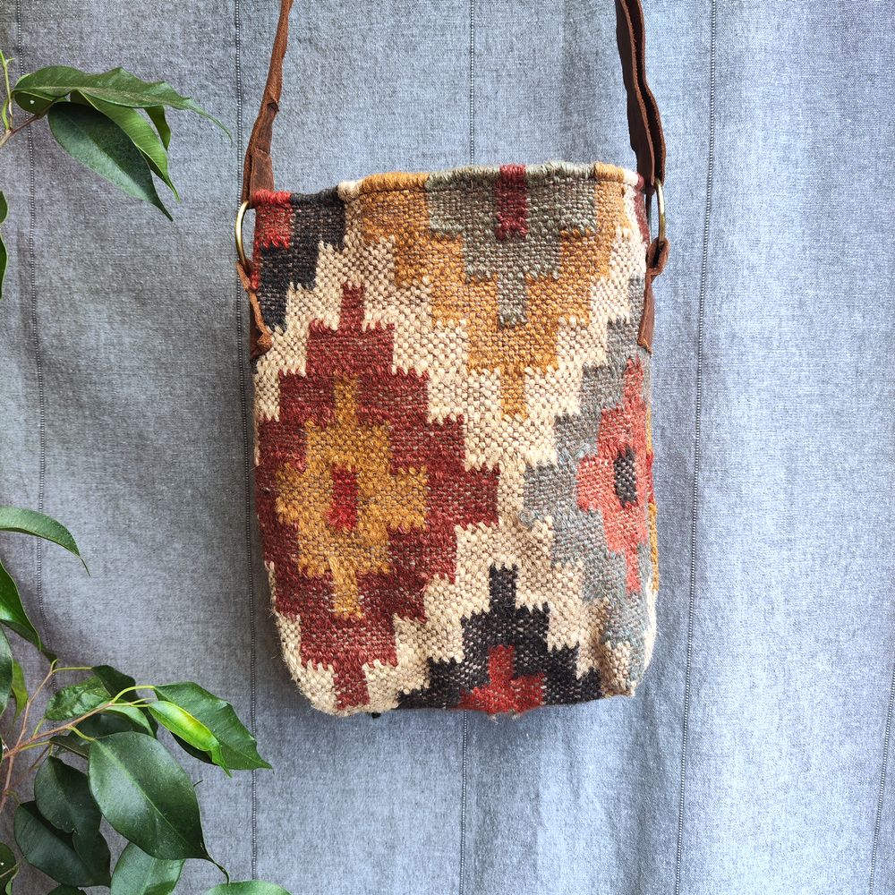 Borsa tracolla Hosur artigianale realizzato con KILIM e Cuoio