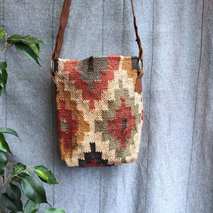 Borsa tracolla Hosur artigianale realizzato con KILIM e Cuoio