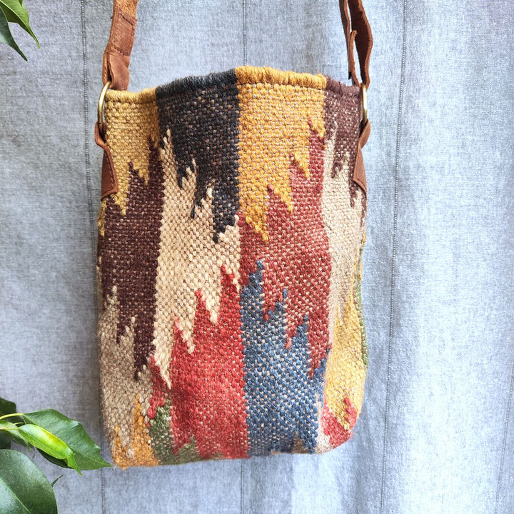 Borsa tracolla AREWADA artigianale realizzato con KILIM e Cuoio