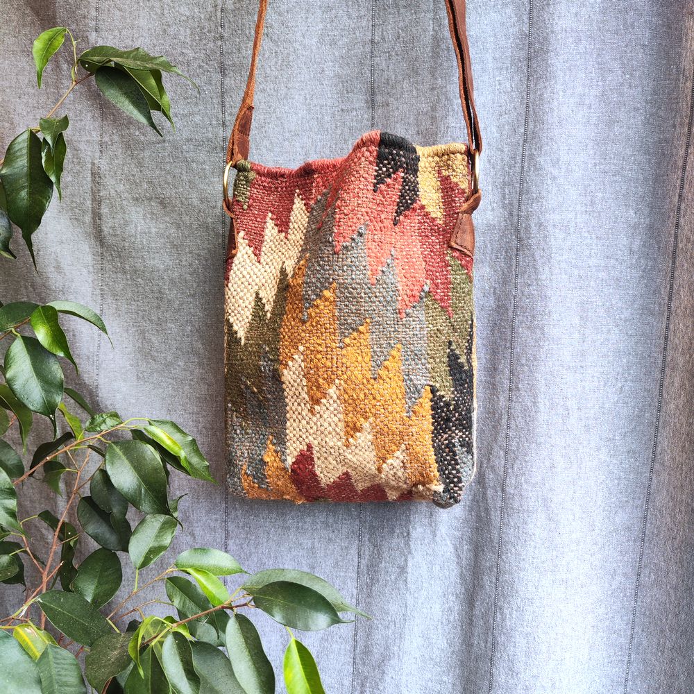 Borsa tracolla MANDALI artigianale realizzato con KILIM e Cuoio – immagine1