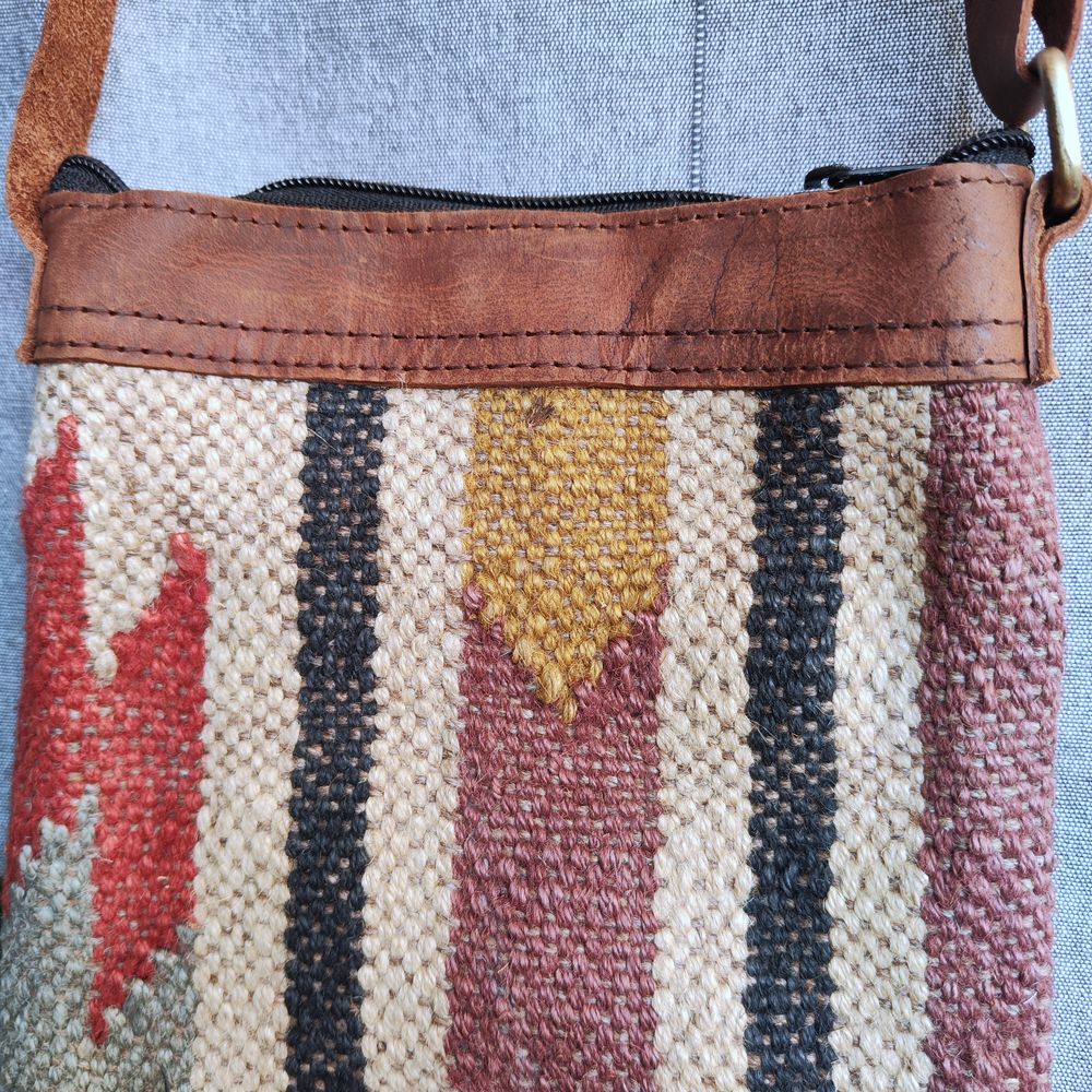 Borsa tracolla ARYAN artigianale realizzato con KILIM e Cuoio