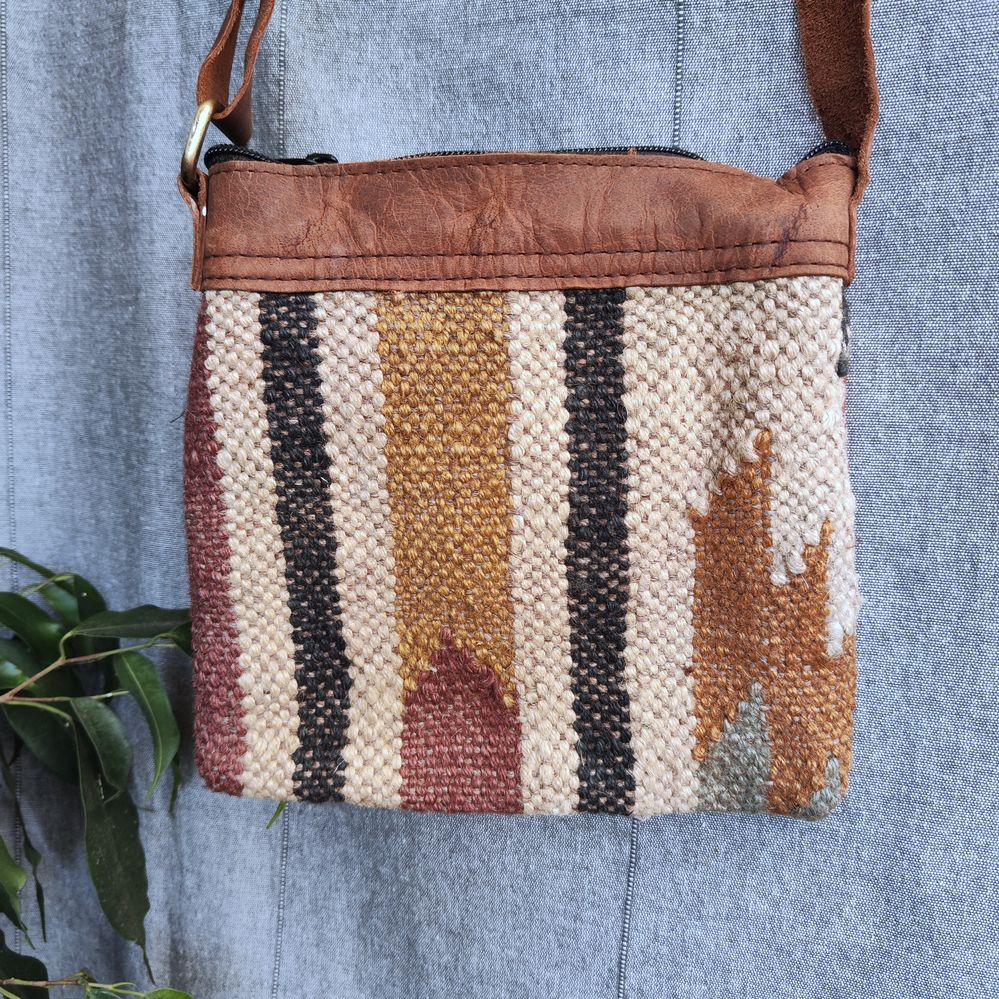 Borsa tracolla ARYAN artigianale realizzato con KILIM e Cuoio