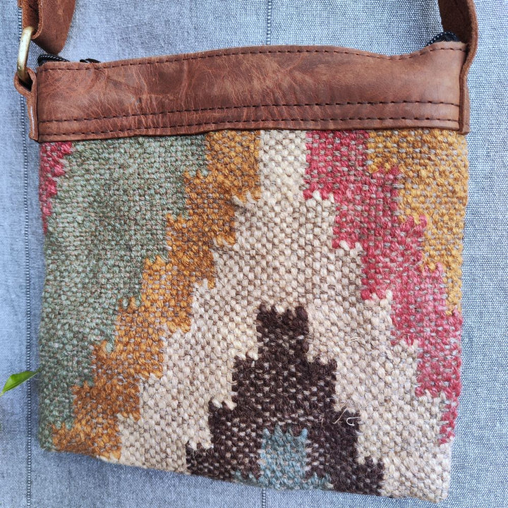 Borsa tracolla DIYA artigianale realizzato con KILIM e Cuoio