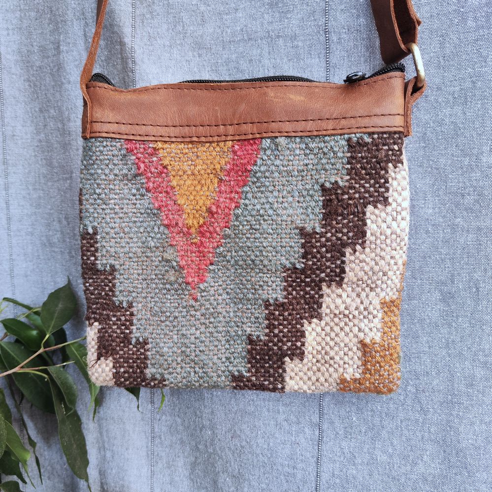 Borsa tracolla DIYA artigianale realizzato con KILIM e Cuoio