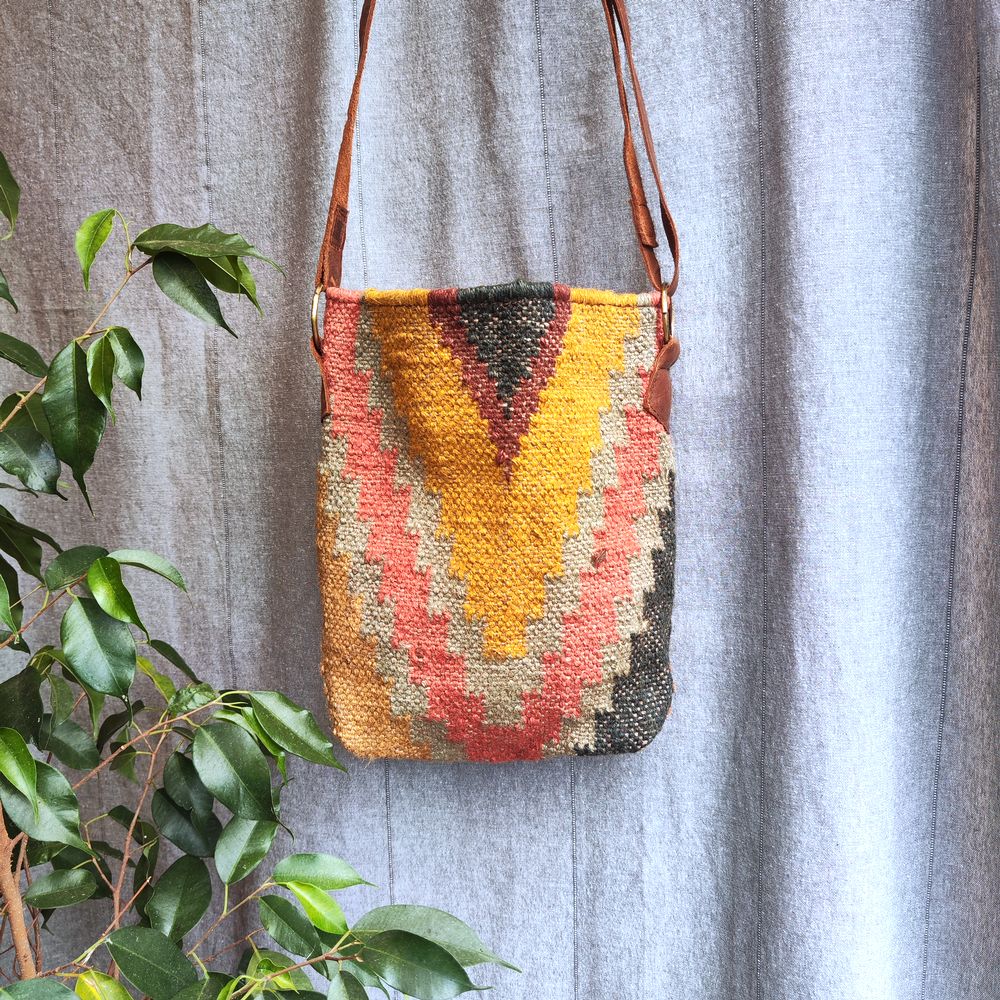 Borsa tracolla UDUPI artigianale realizzato con KILIM e Cuoio